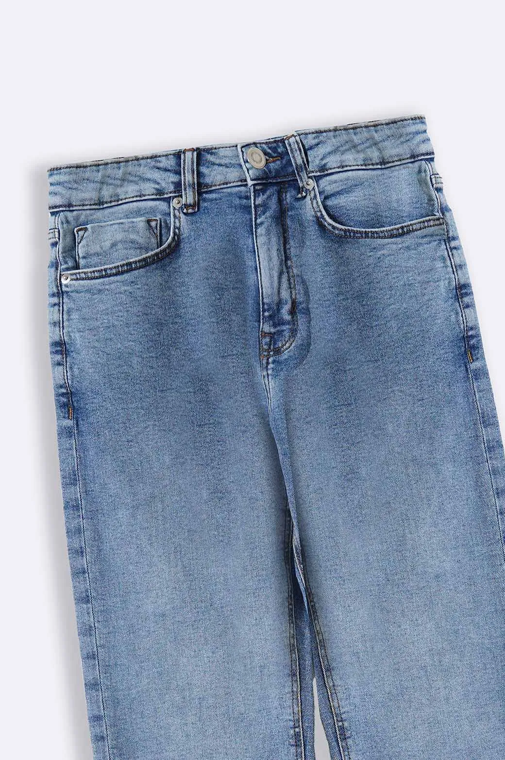 ANKLE CROPPED SLIM JEANS