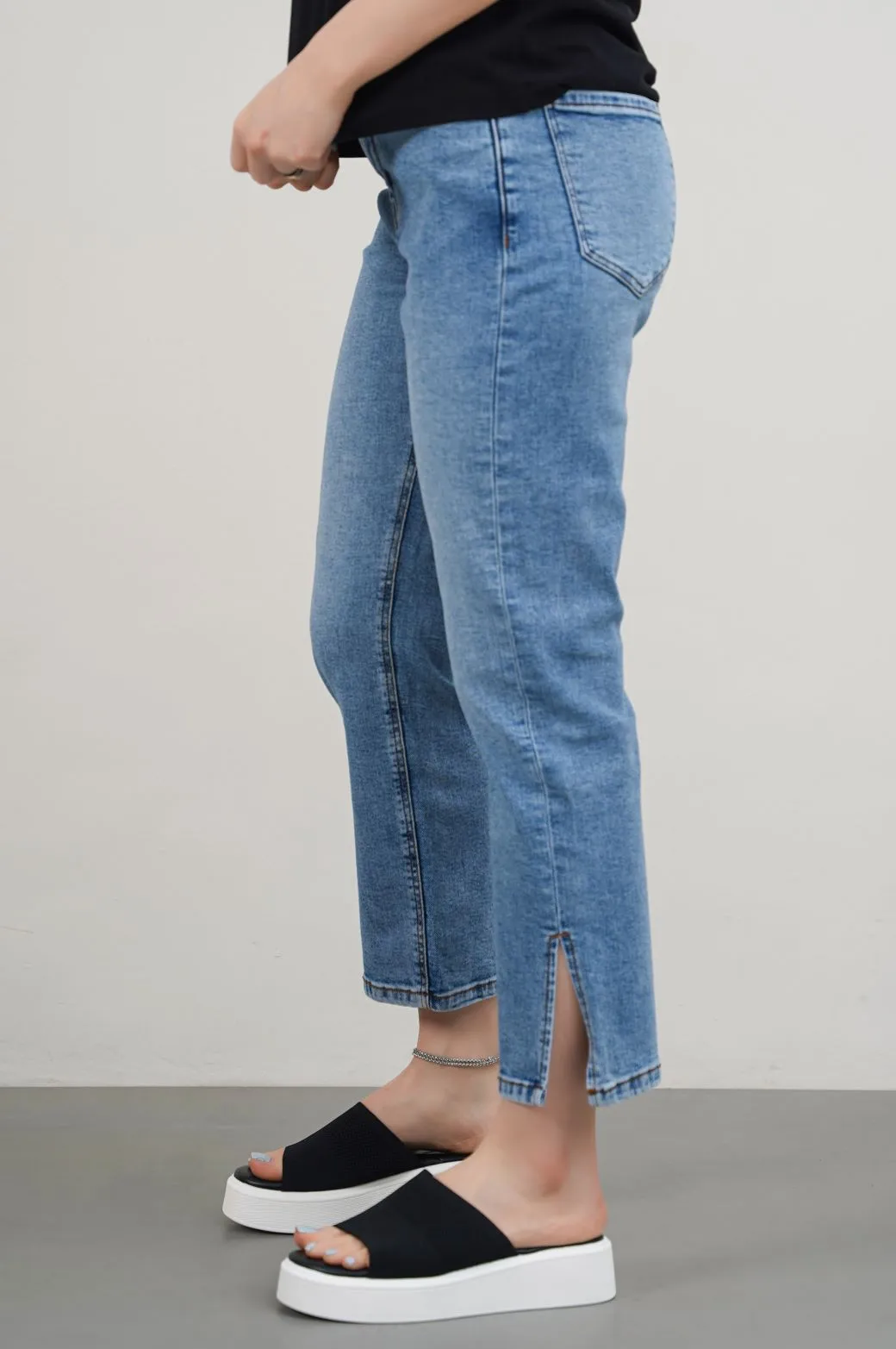 ANKLE CROPPED SLIM JEANS