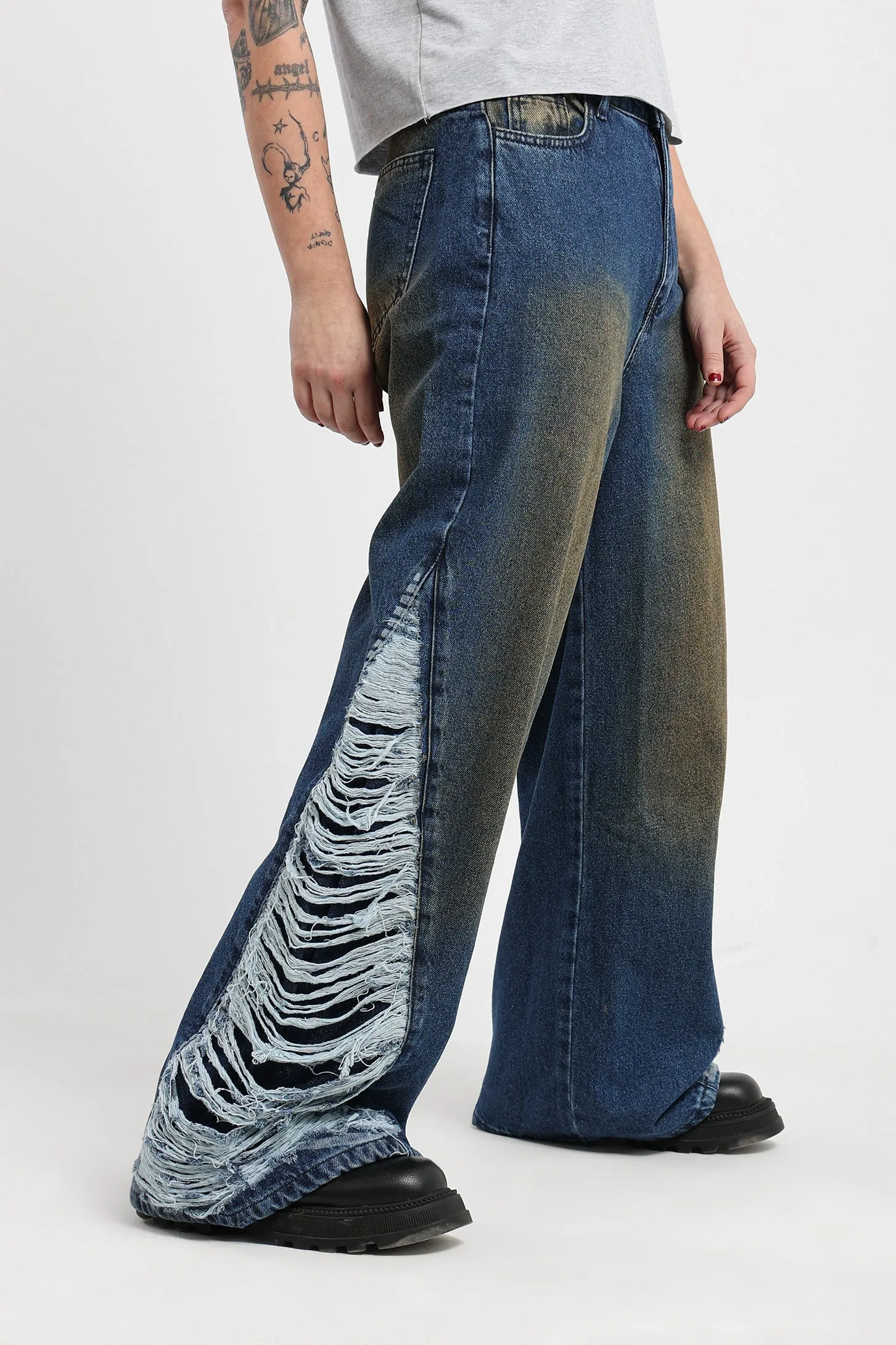 BOLD DISTRESSED BAGGY JEANS