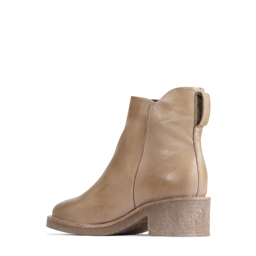 Corbeau Leather Ankle Boots