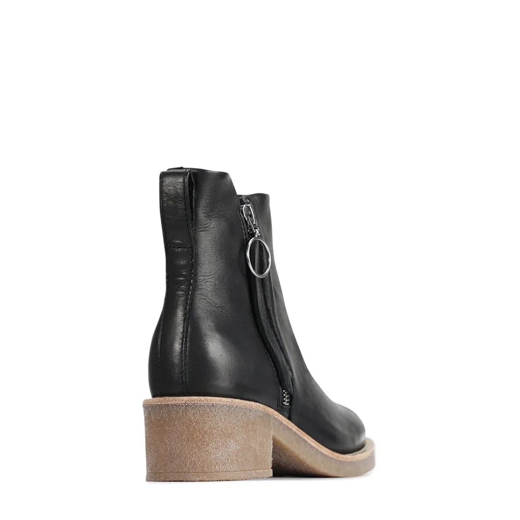 Corbeau Leather Ankle Boots