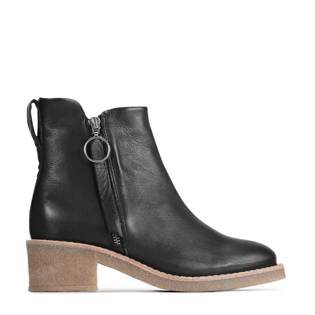 Corbeau Leather Ankle Boots