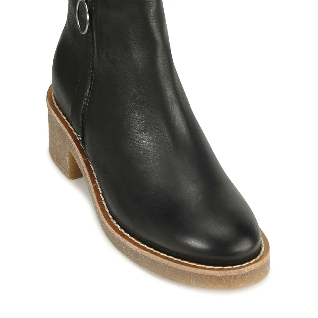 Corbeau Leather Ankle Boots