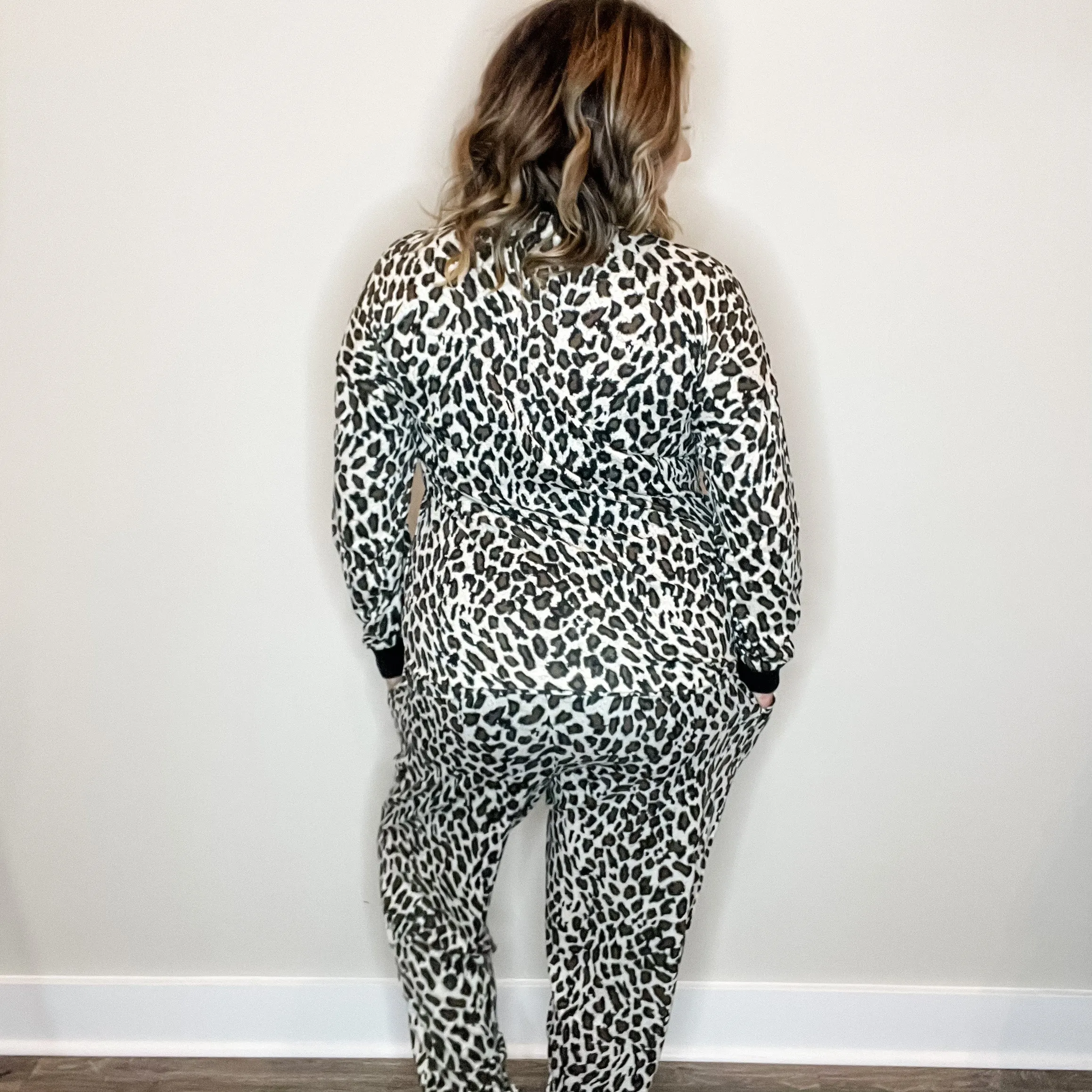 "Cozy" Animal Print Lounge Set with Pockets